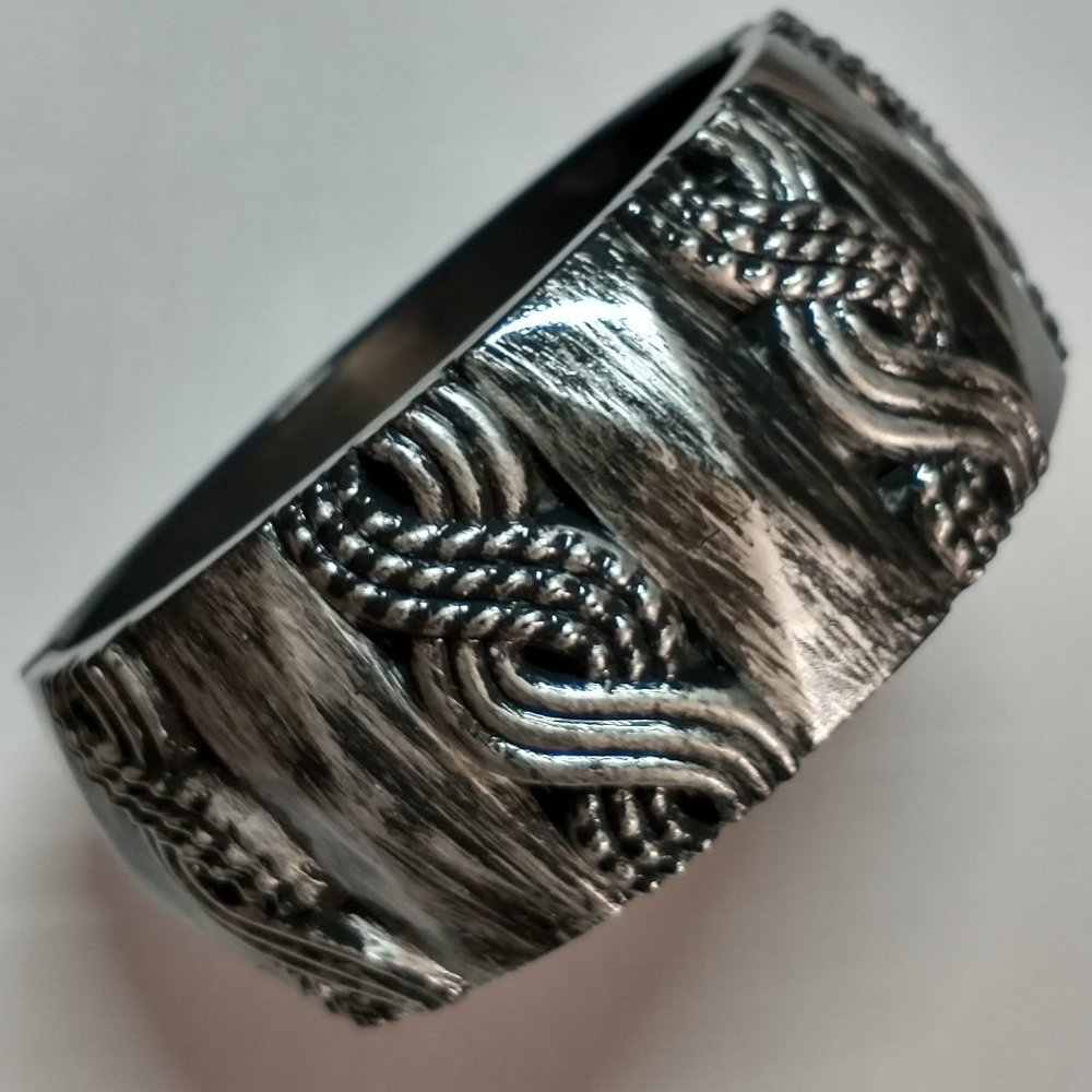 Bangle, black and gray
